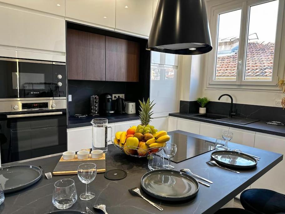 Chic Renovated 2 Bedroom Entire Apartment Or Only Private Rooms In Liberation In Nice With Garage On Demand, Ac, Wi-Fi And Tram Access Kültér fotó